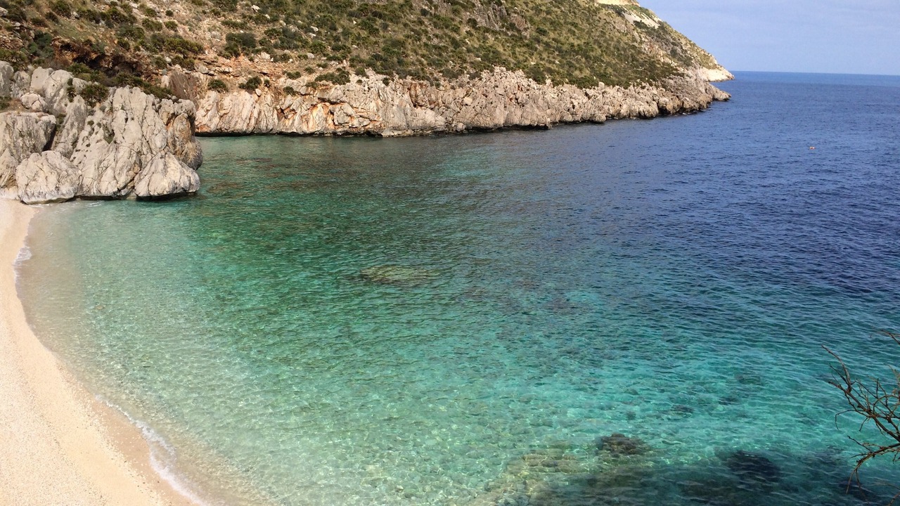 Photo of Others in Macari