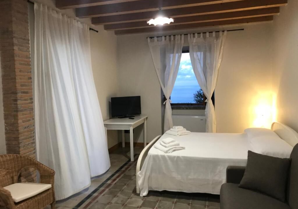 Photo of Bedroom in Capri Leone