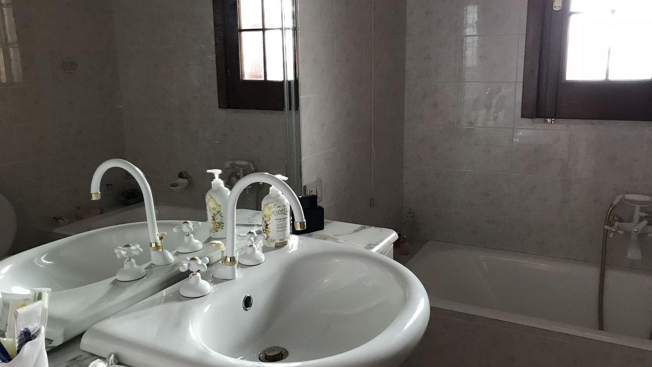 Photo of Bathroom in Cesaro