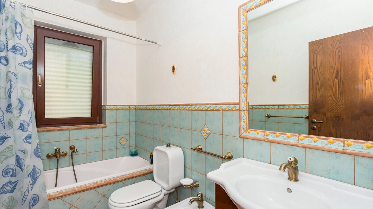 Photo of Bathroom in Mitogio