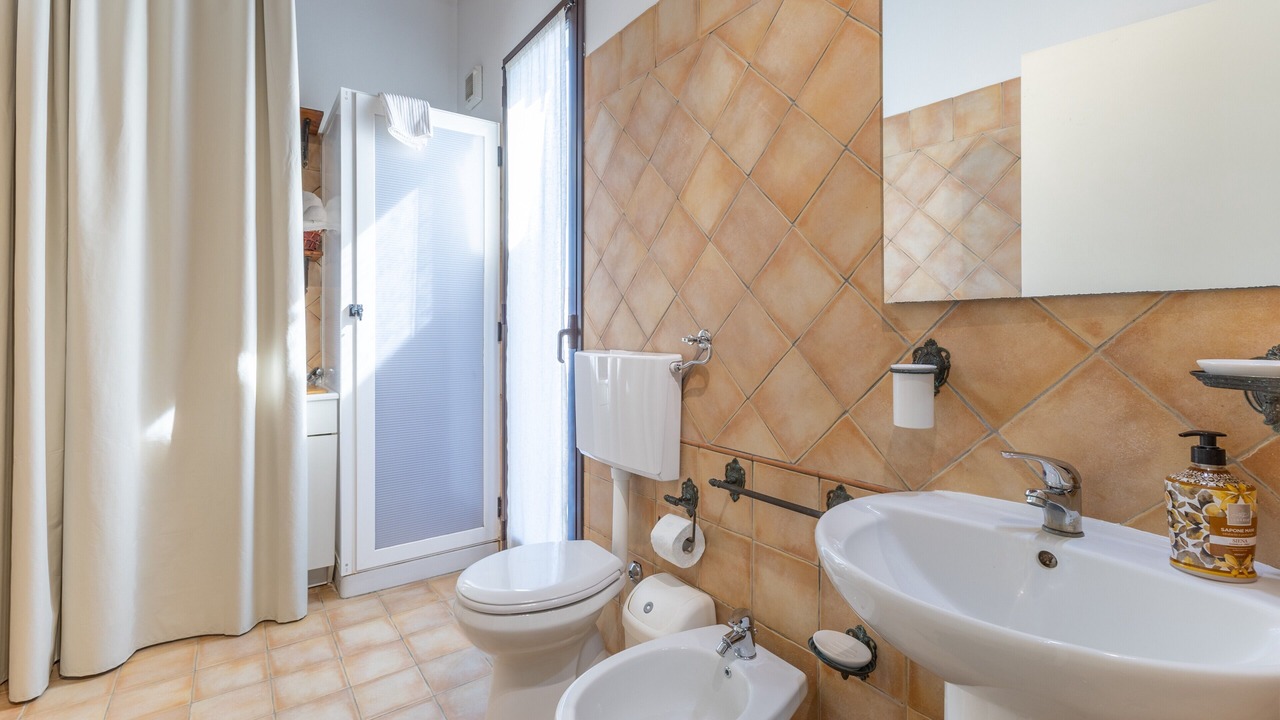 Photo of Bathroom in Acate