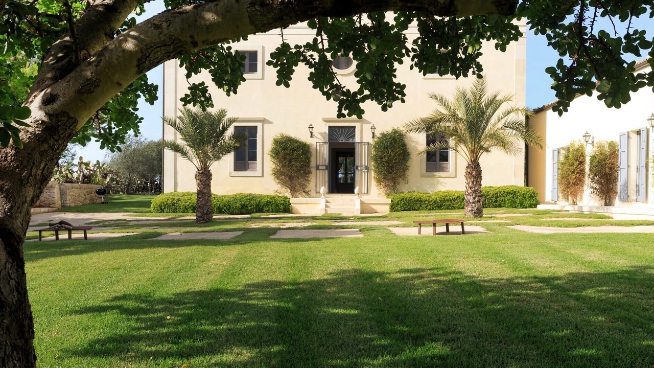 Photo of Others in Noto