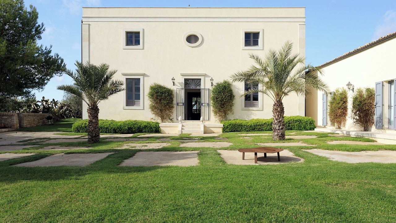 Photo of Others in Noto