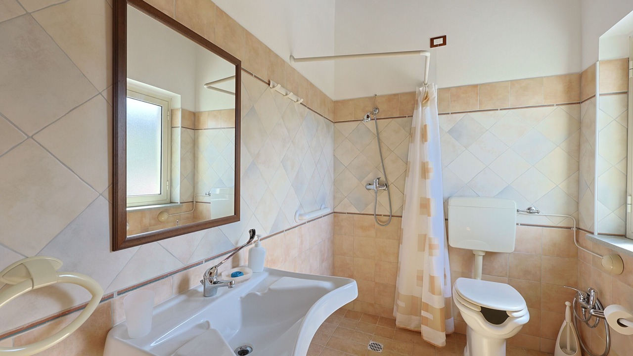Photo of Bathroom in Patti