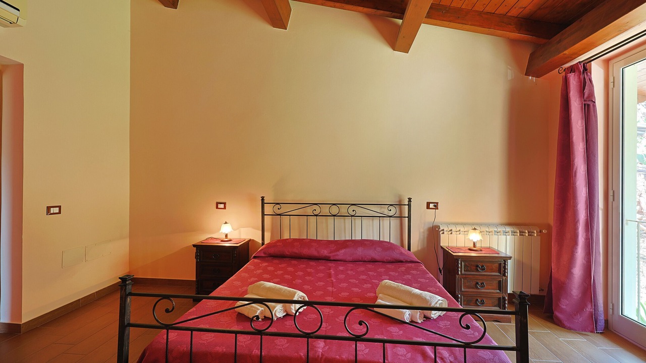 Photo of Bedroom in Patti