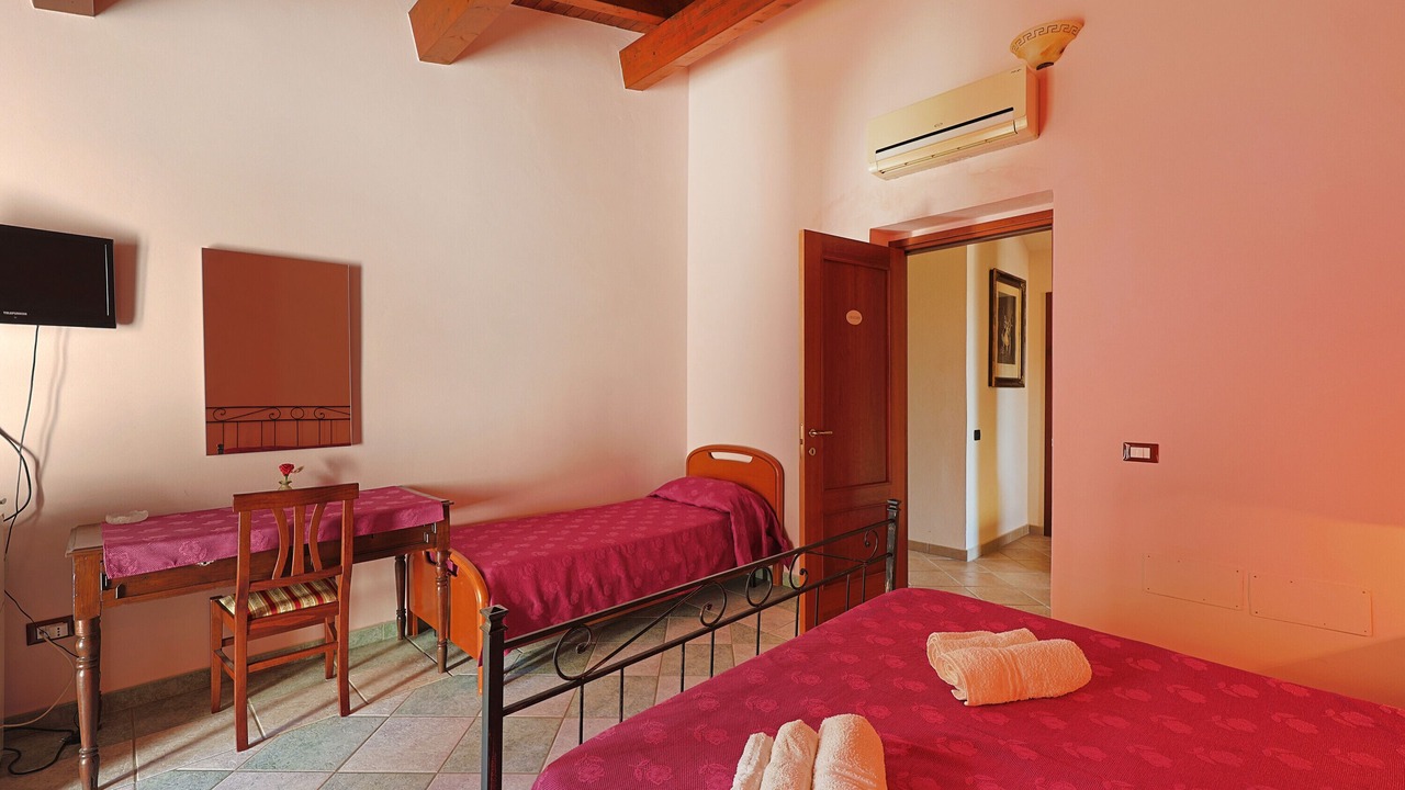 Photo of Bedroom in Patti