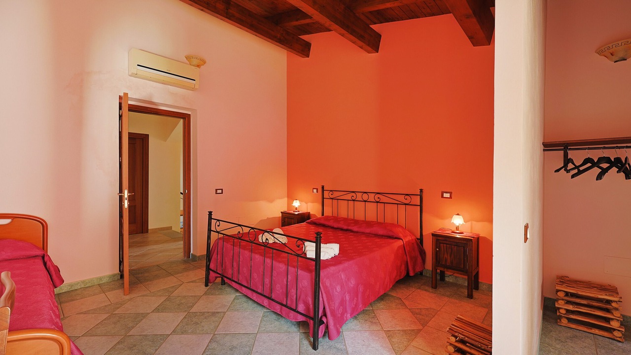 Photo of Bedroom in Patti