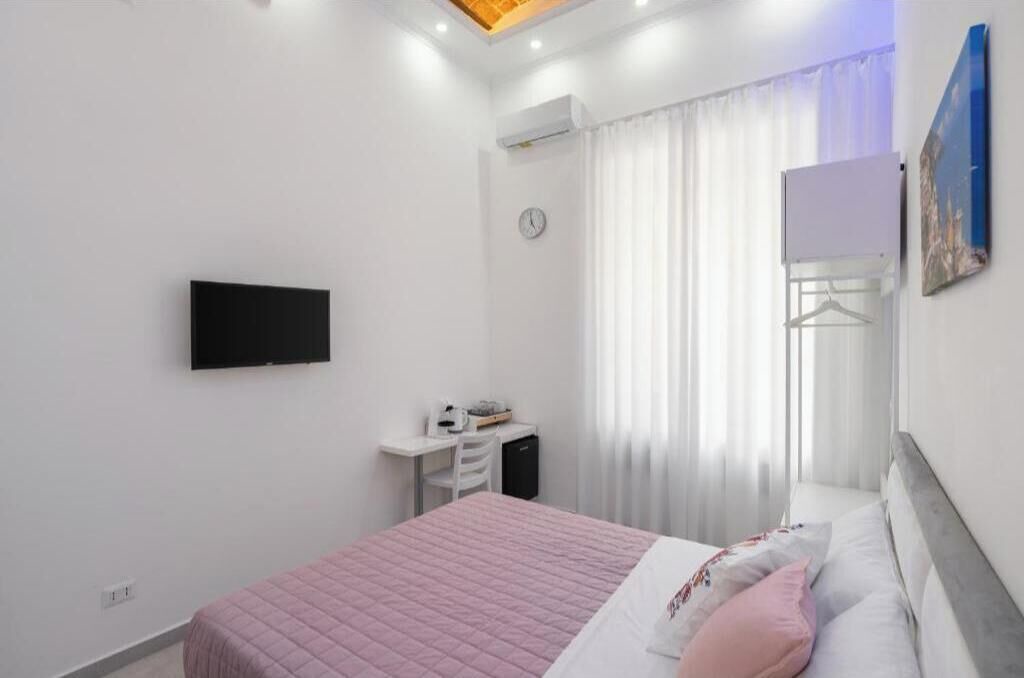 Photo of Bedroom in Naples City Centre