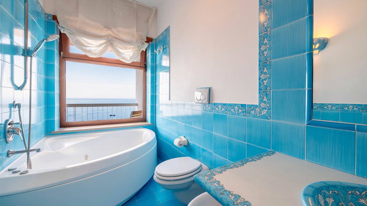Photo of Bathroom in Sirenuse