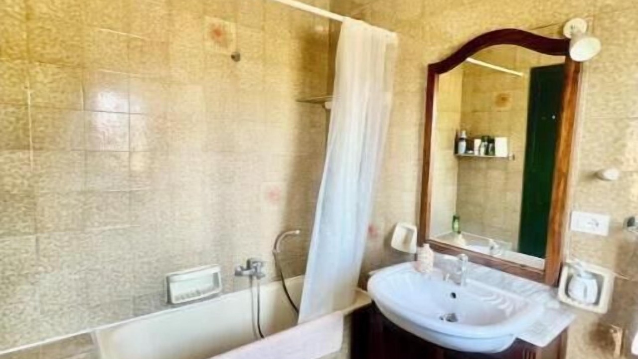 Photo of Bathroom in Carini