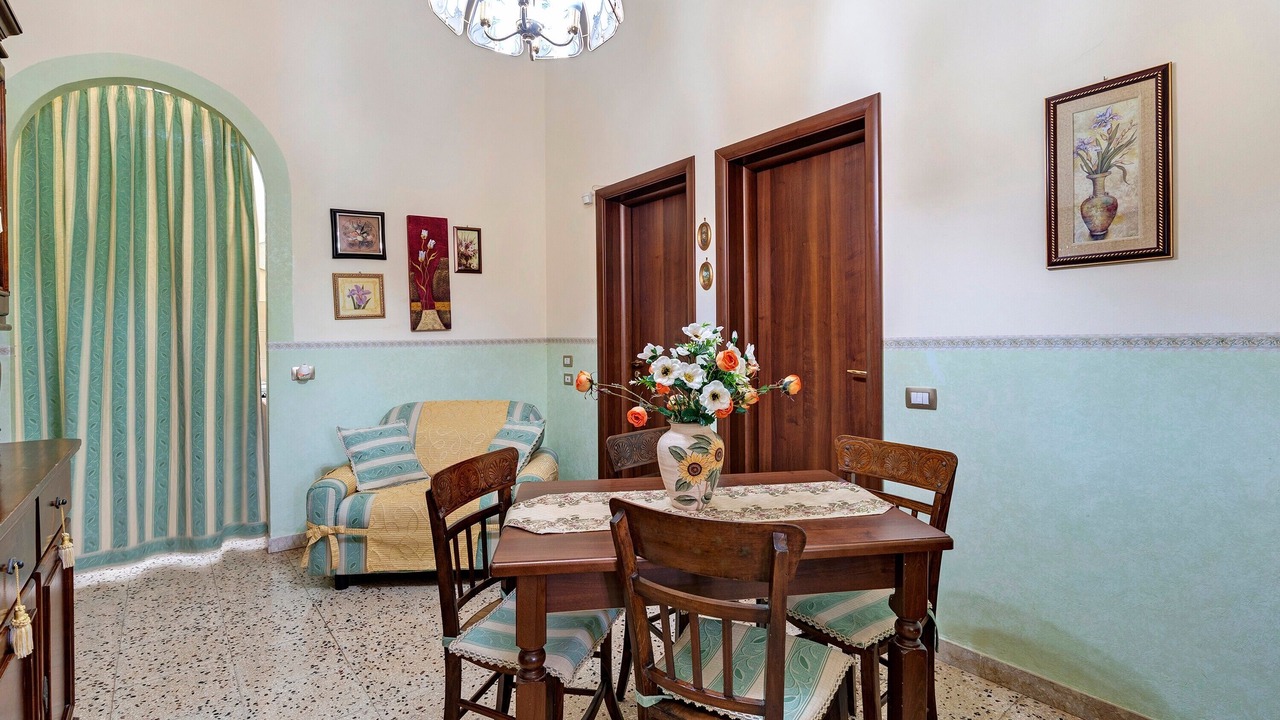 Photo of Others in Noto
