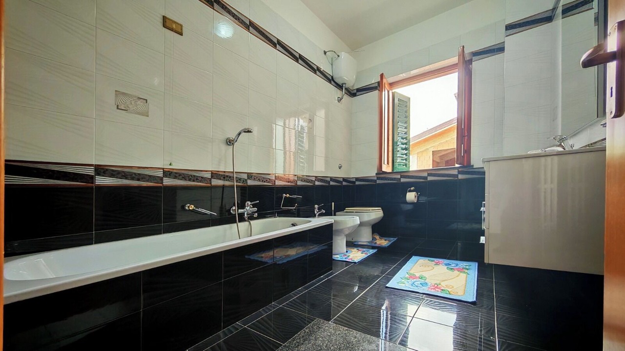 Photo of Bathroom in Cinquefrondi