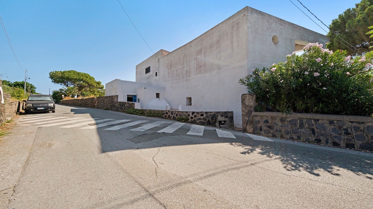 Photo of Outdoor in Lingua