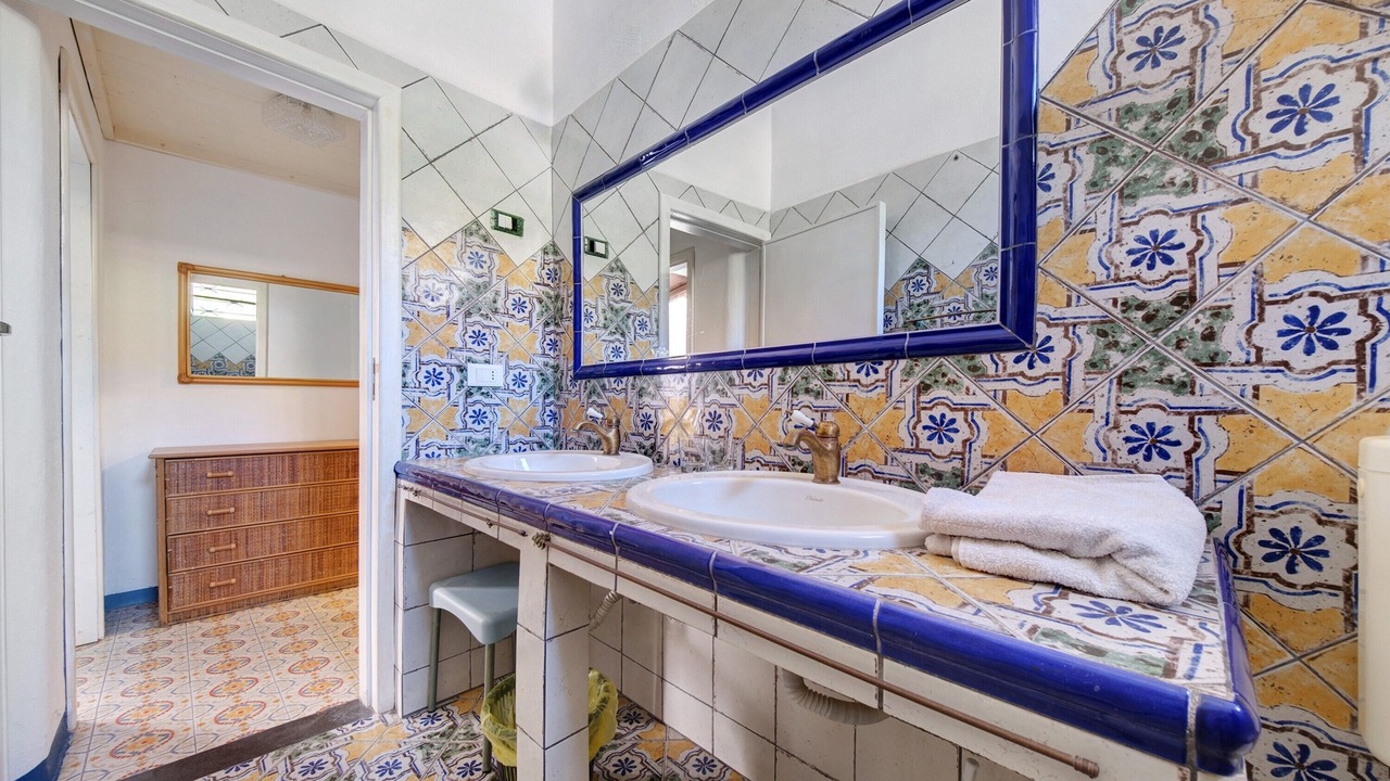 Photo of Bathroom in Lingua