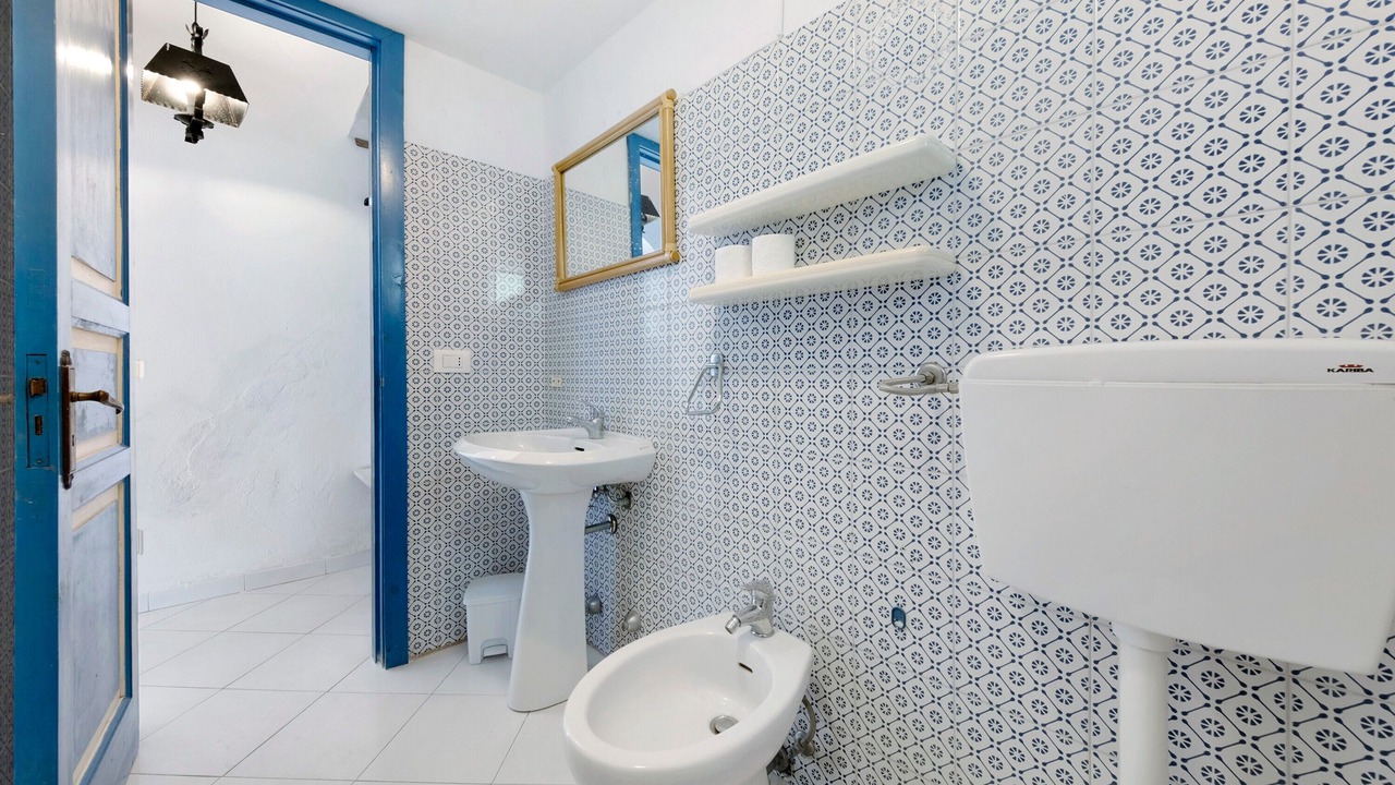 Photo of Bathroom in Lingua