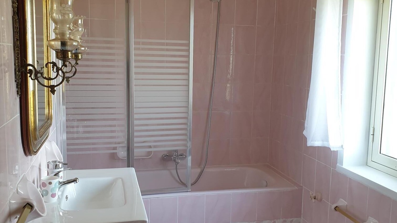 Photo of Bathroom in Maugeri