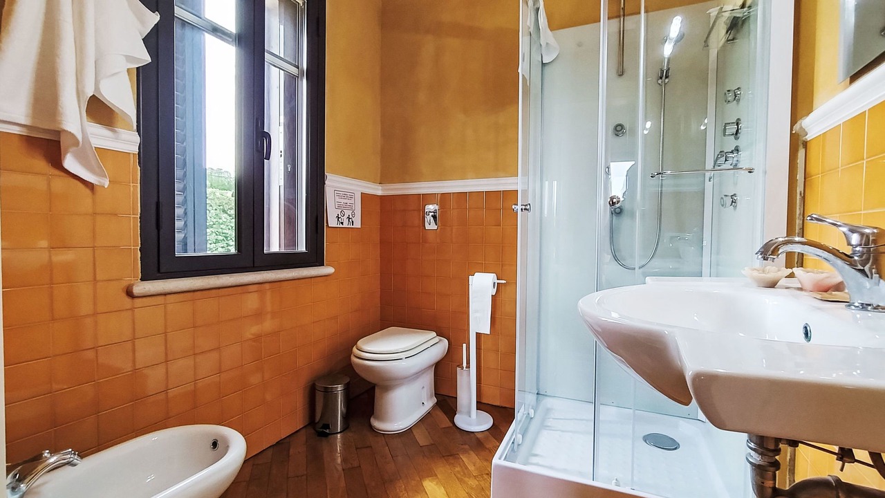 Photo of Bathroom in Brucoli