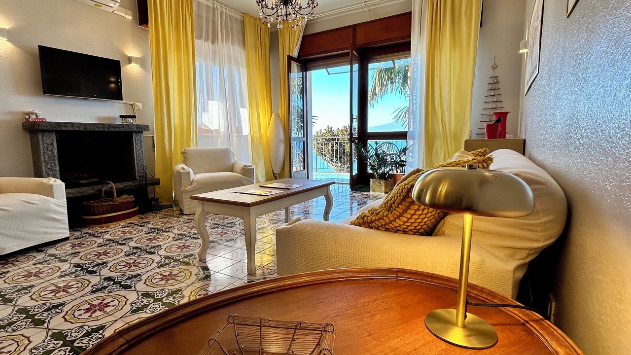 Photo of Livingroom in Costa Saracena-Castelluccio