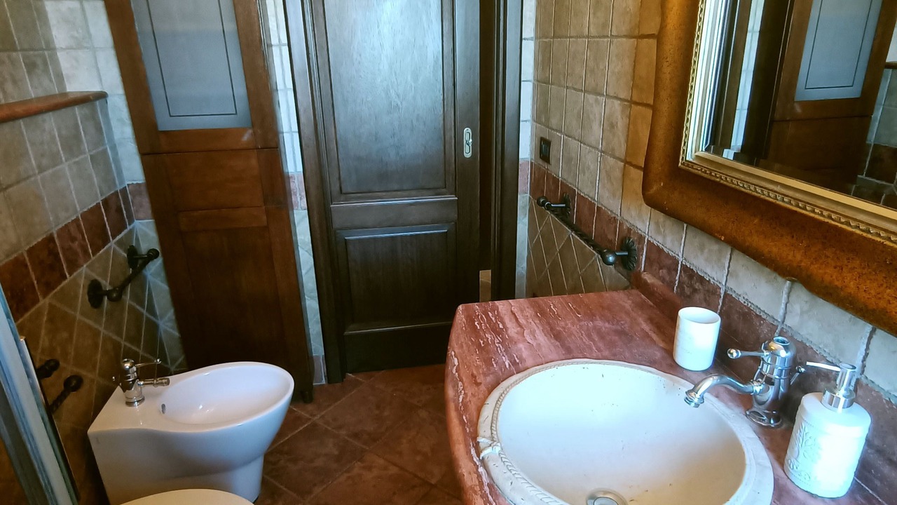 Photo of Bathroom in Brucoli