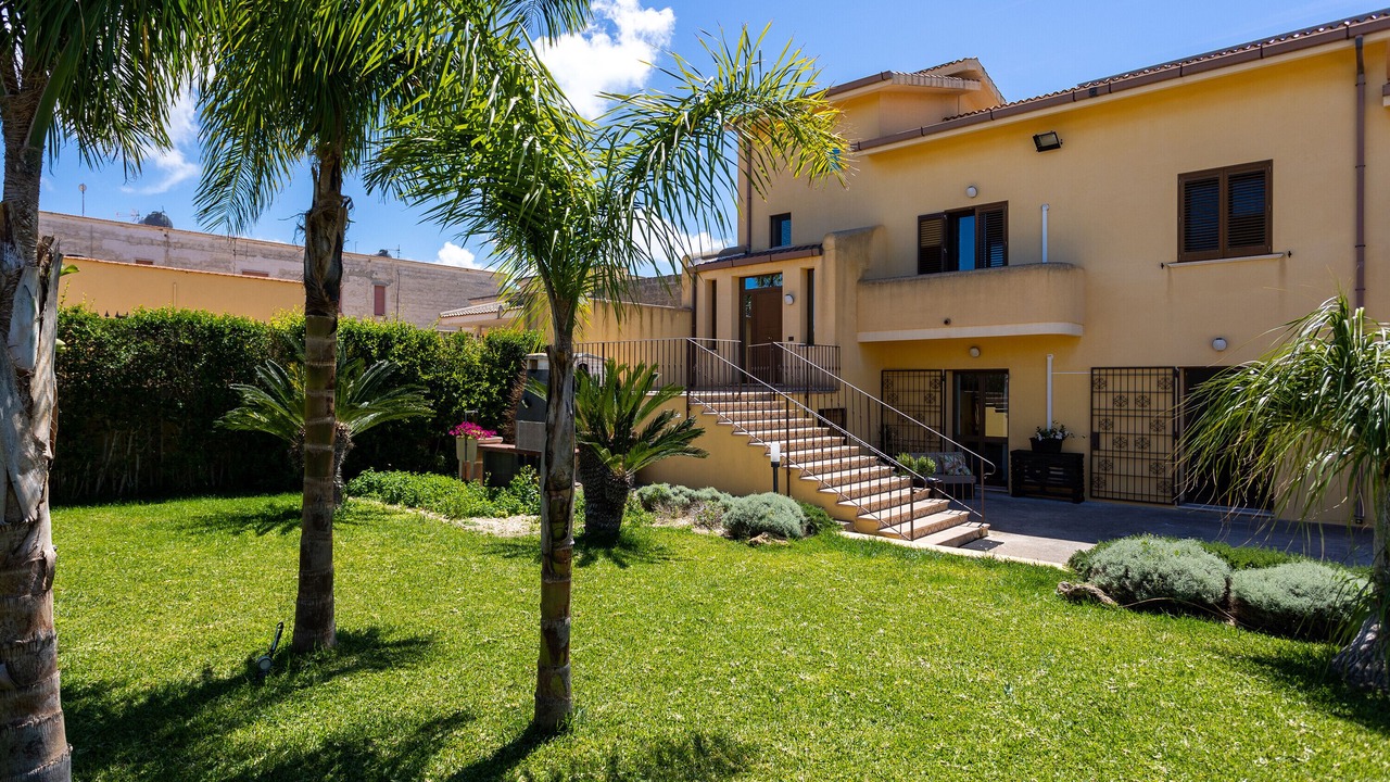 Photo of Outdoor in Arini