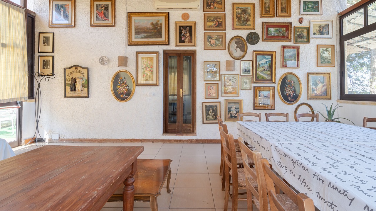 Photo of Others in Noto