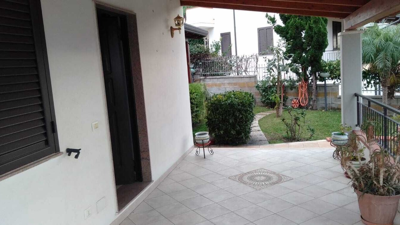 Photo of Patio Balcony in Furnari
