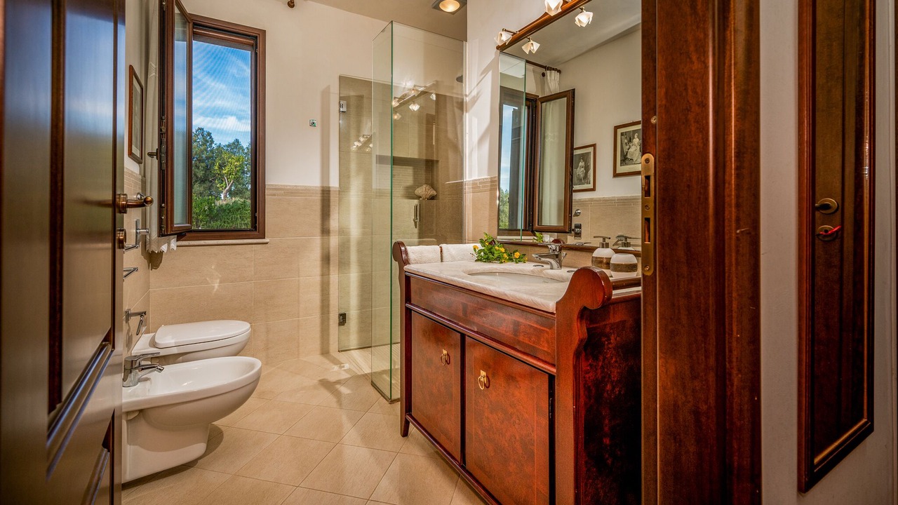 Photo of Bathroom in Paceco