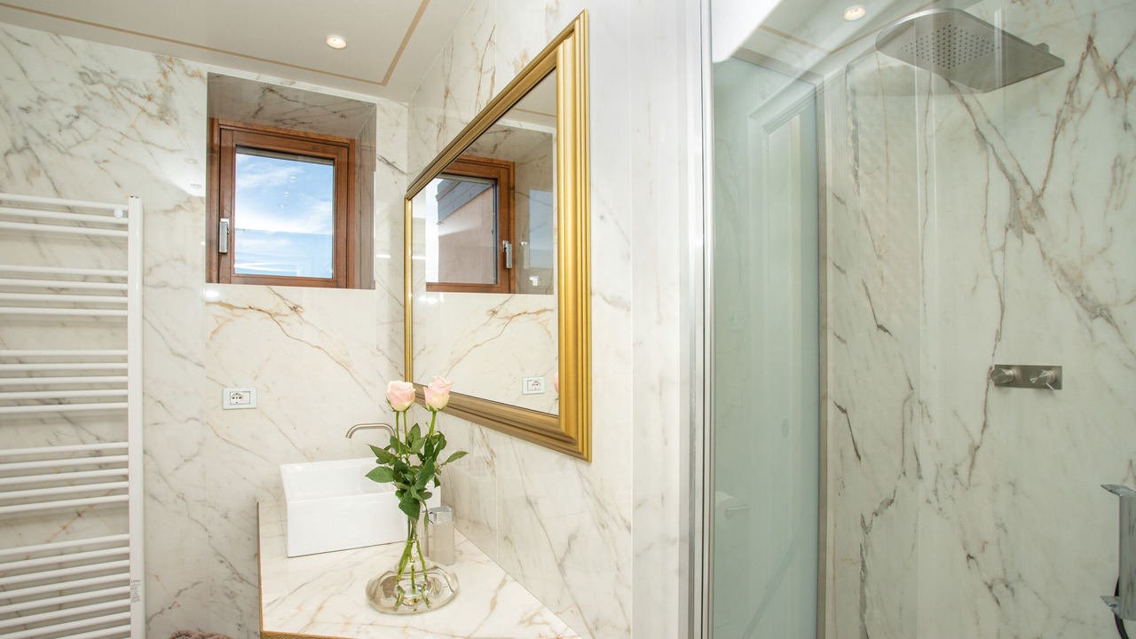 Photo of Bathroom in Noto Historic Centre