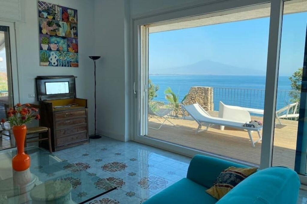 Photo of Livingroom in Costa Saracena-Castelluccio