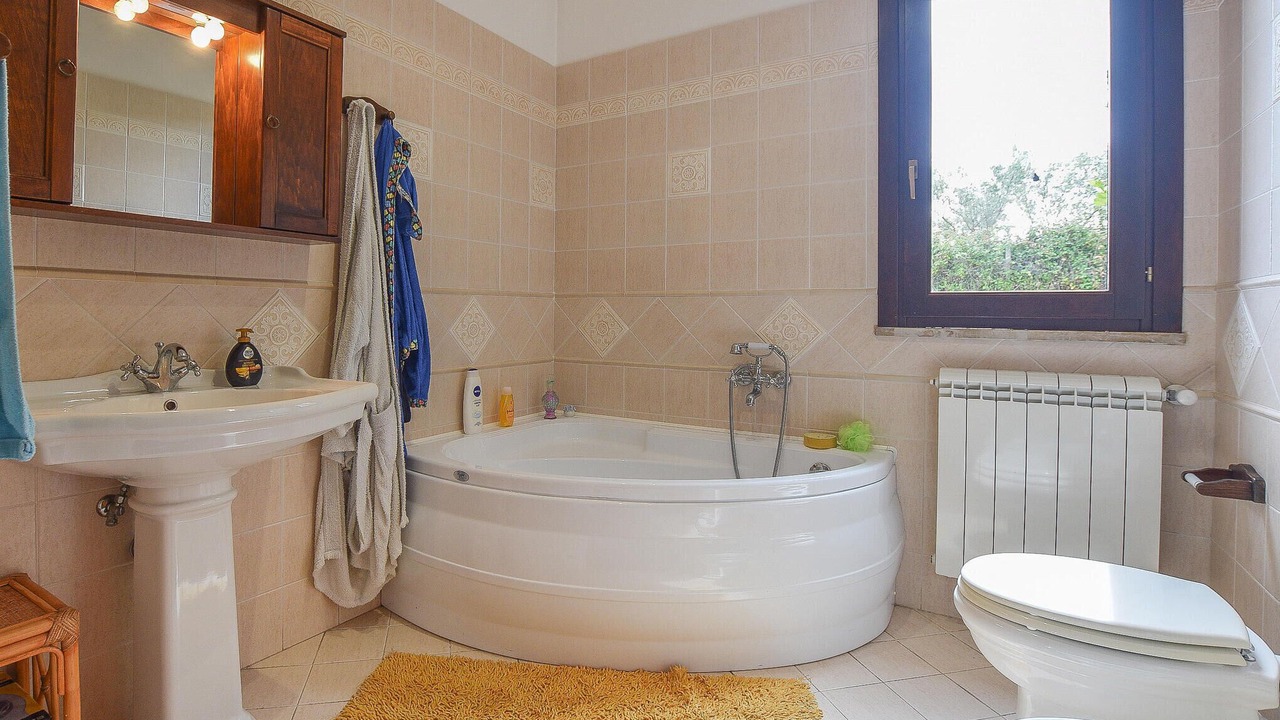 Photo of Bathroom in Monterosso Almo