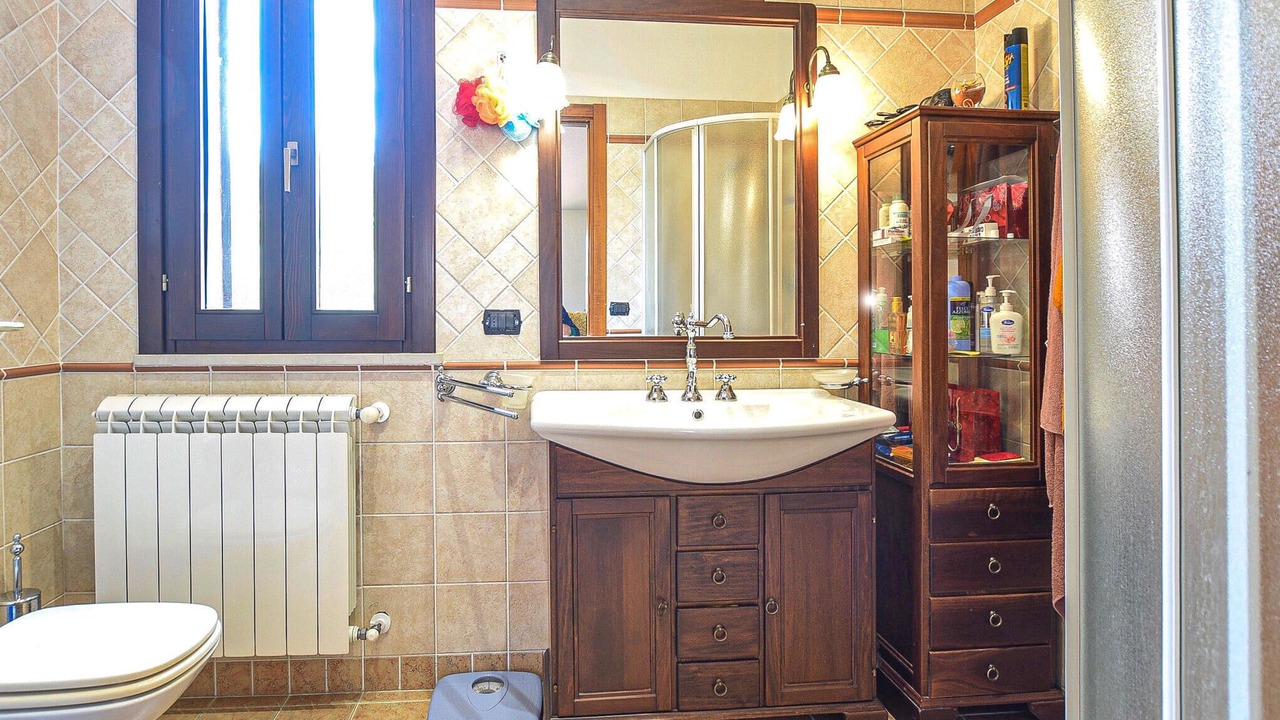 Photo of Bathroom in Monterosso Almo
