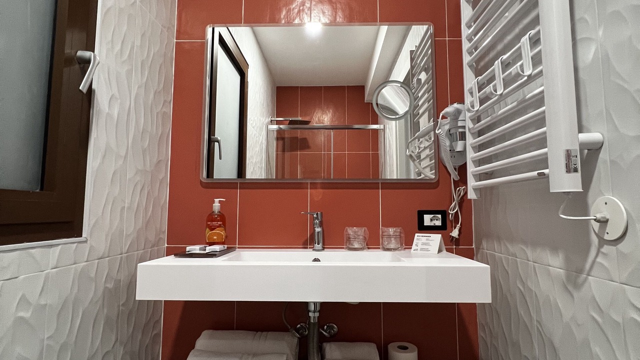 Photo of Bathroom in Acate