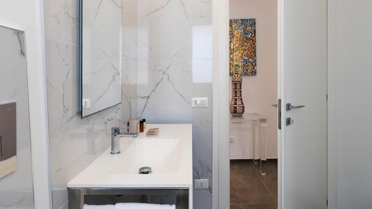 Photo of Bathroom in Avola