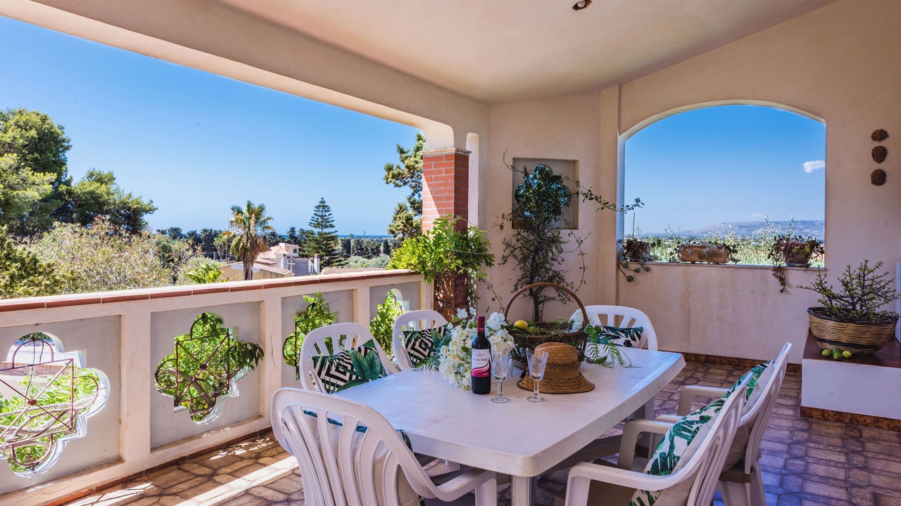 Photo of Patio Balcony in Isola