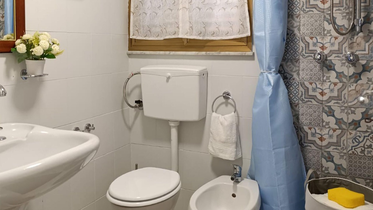 Photo of Bathroom in Brucoli