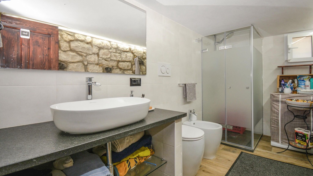 Photo of Bathroom in Monterosso Almo
