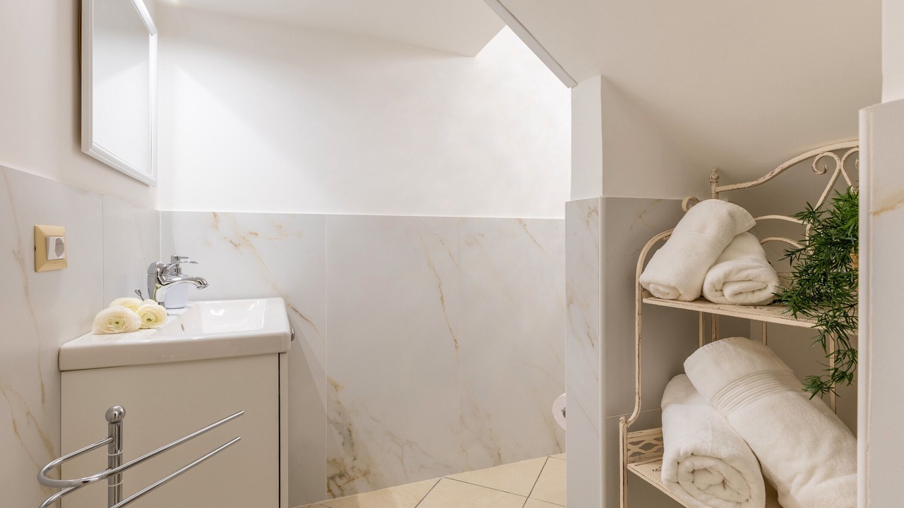 Photo of Bathroom in Acate