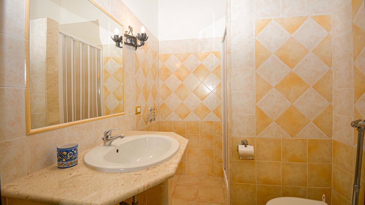 Photo of Bathroom in Acate
