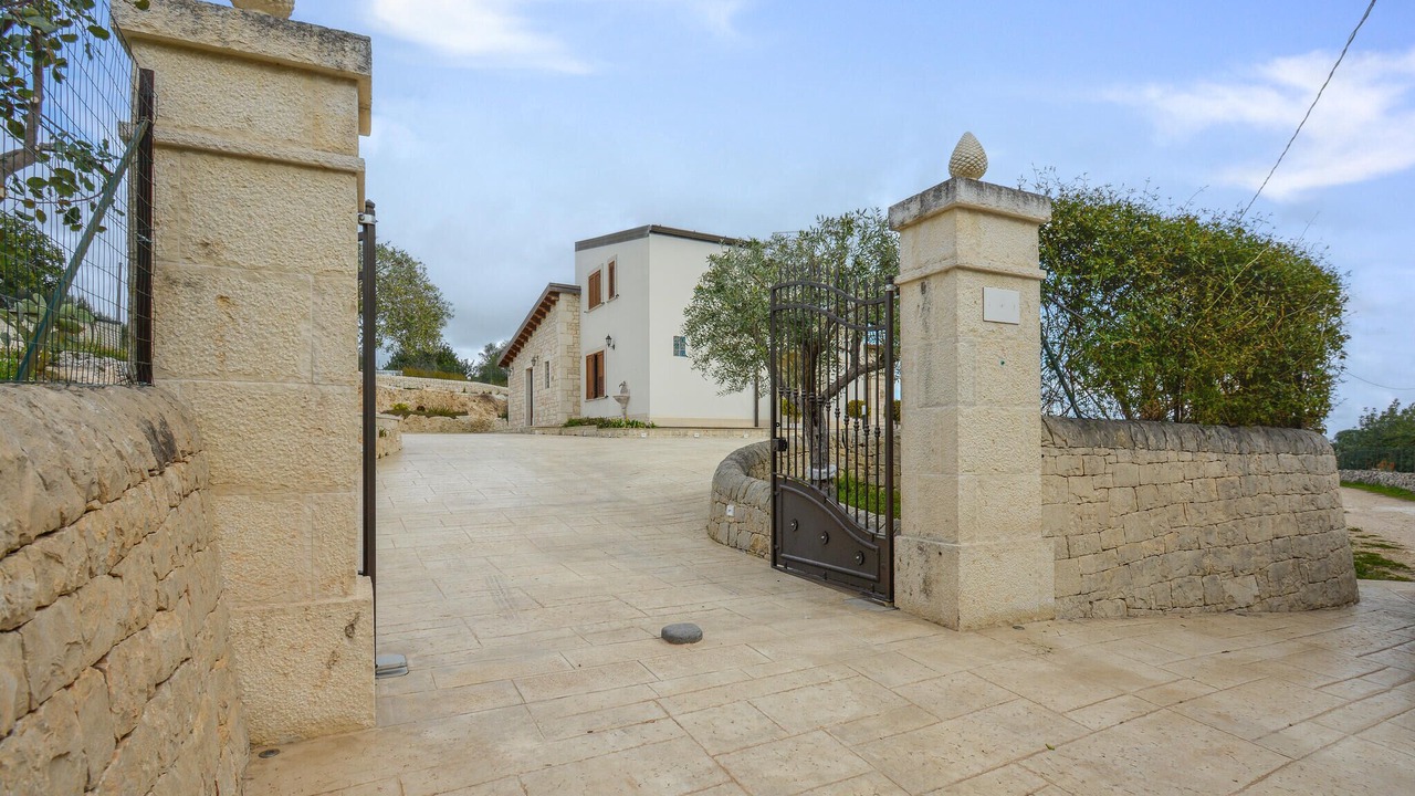 Photo of Others in Noto