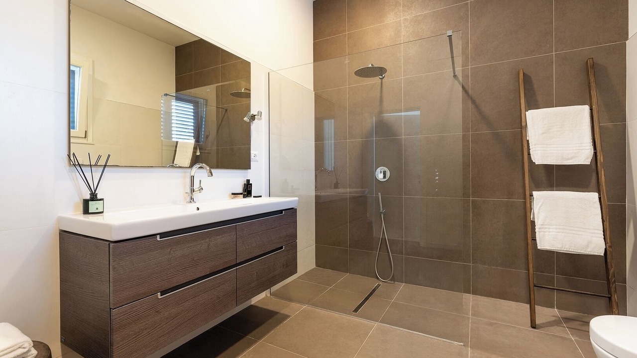Photo of Bathroom in Avola
