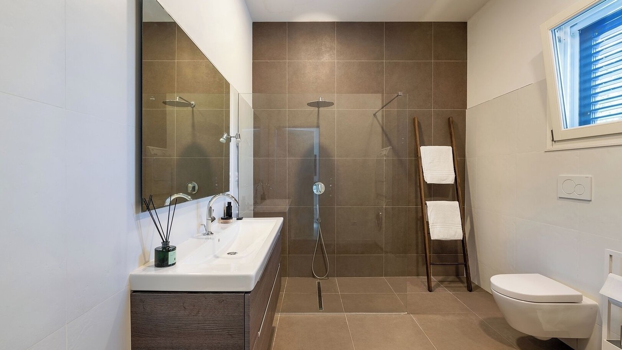 Photo of Bathroom in Avola