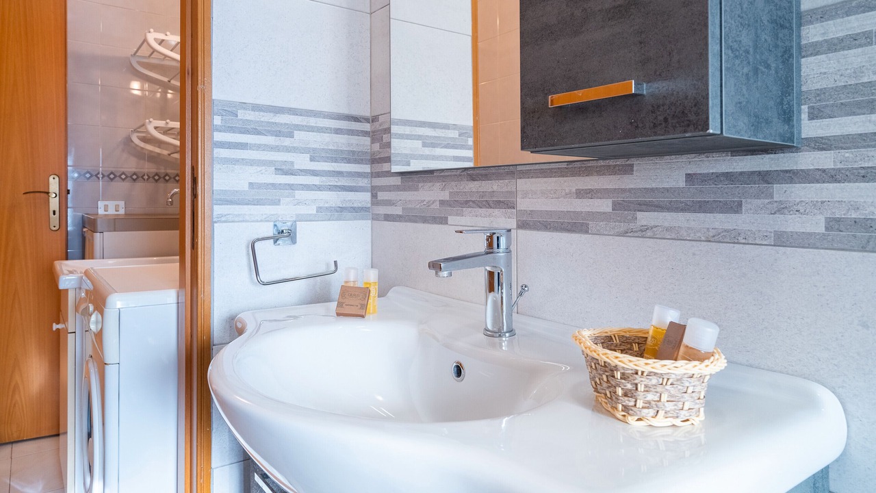 Photo of Bathroom in Palazzolo Acreide Historic Centre