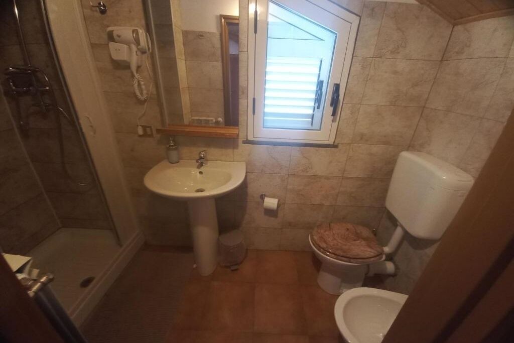 Photo of Bathroom in Cesaro