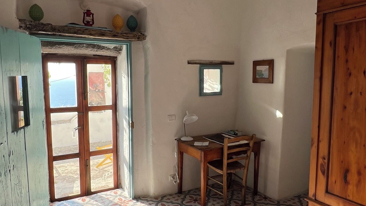 Photo of Bedroom in Alicudi Porto