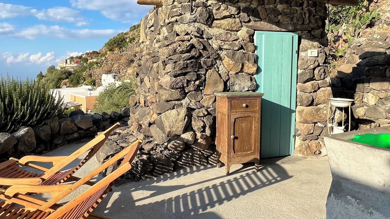 Photo of Patio Balcony in Alicudi Porto