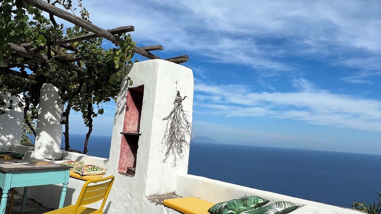 Photo of Patio Balcony in Alicudi Porto