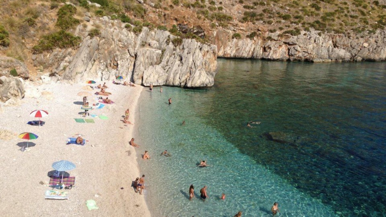 Photo of Others in Macari