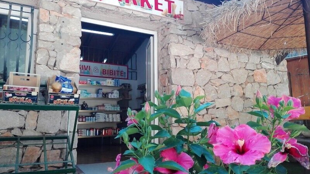Photo of Others in Macari