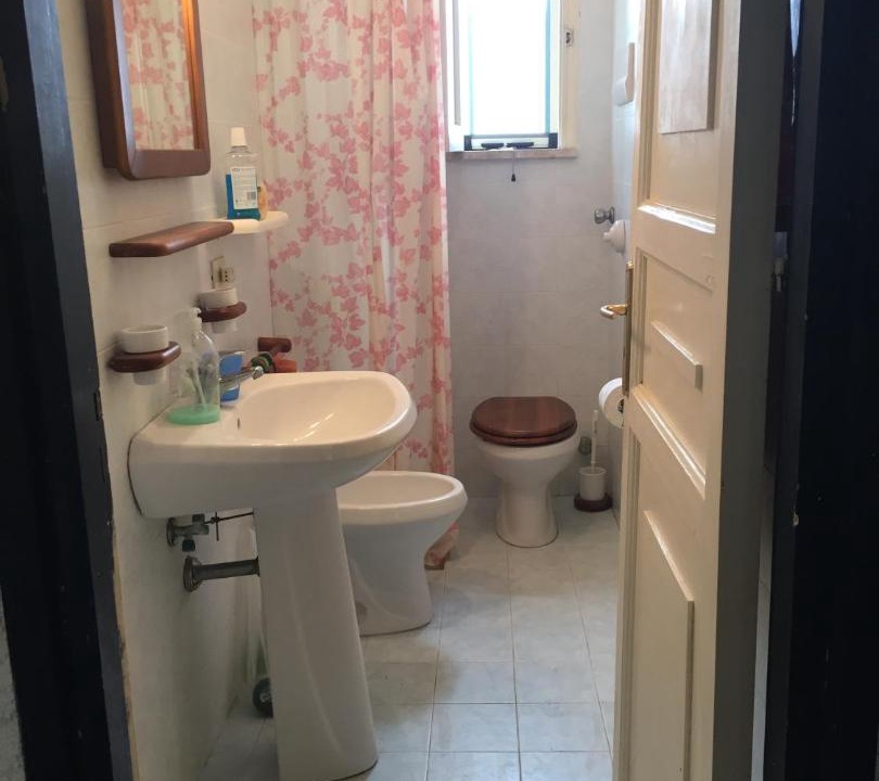 Photo of Bathroom in Vulcano Porto