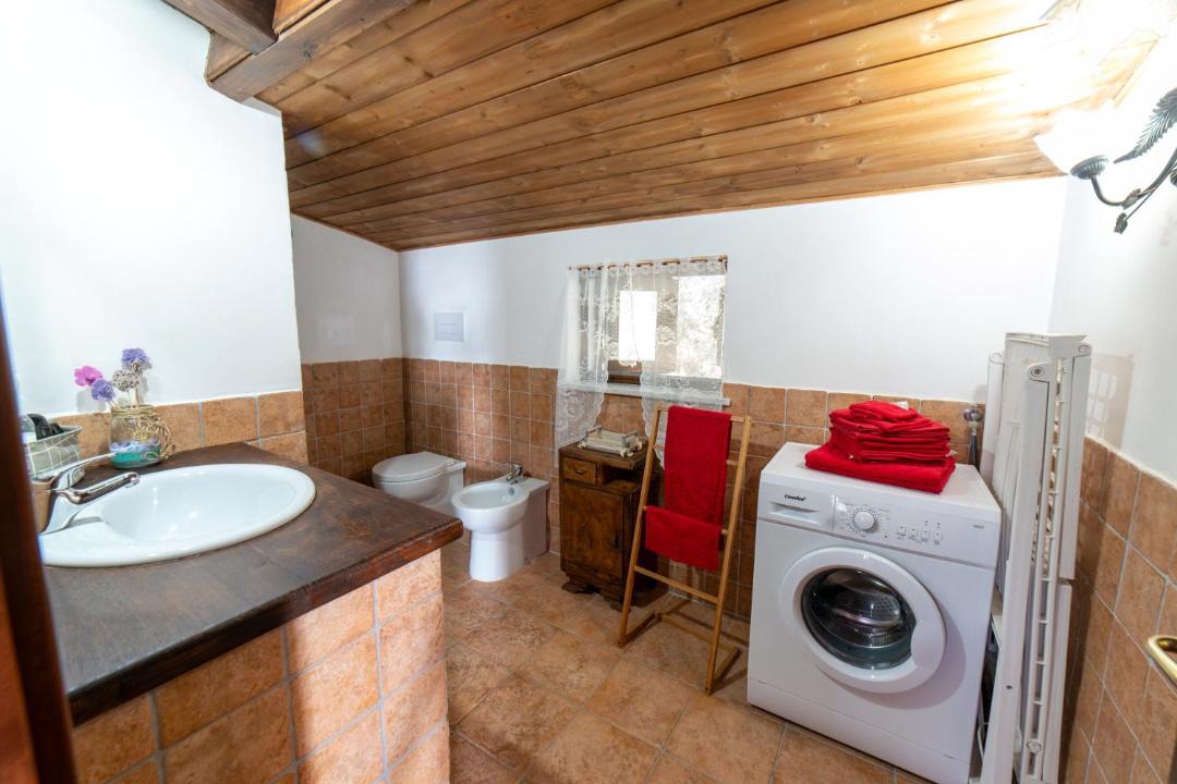 Photo of Bathroom in Lentiscosa